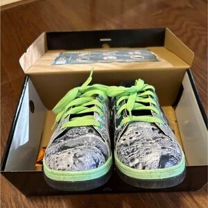 Heeley’s youth size 6 Grey & neon green